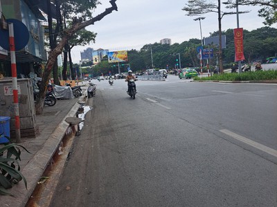 Nhà mặt phố Nguyễn Khánh Toàn, Diện tích 50m2 x 2 tầng, măt tiền 7m 2