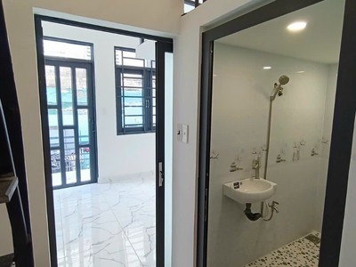 Nhà mới 3 tầng sát nguyễn văn luông quận 6 2pn,2wc chỉ 2 tỷ. 3