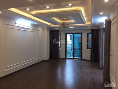 Cho thuê nhà đẹp 26C ngõ 40 phố Trung Kính, Dt 70m2 x 5 tầng, mặt tiền 5m đường rộng 2