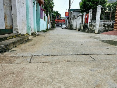 - 39m phun thổ cư, vuông vắn như bánh chưng  - chỉ vài trăm mét là đến trường cấp ba chương mỹ a và 1