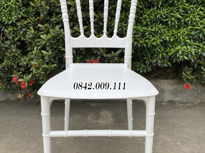 Ghế chiavari nhựa đúc nguyên khối 2