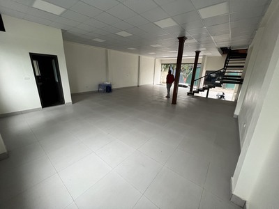 Cho thuê mặt bằng liên xã ngọc hồi thanh trì diện tích một sàn 100m  x 3 tầng , 2 tầng nổi một 2