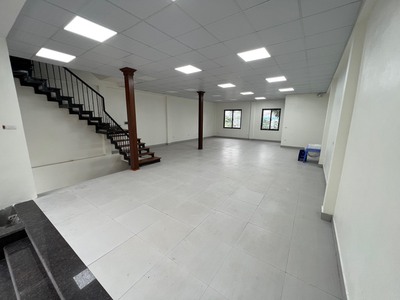 Cho thuê mặt bằng liên xã ngọc hồi thanh trì diện tích một sàn 100m  x 3 tầng , 2 tầng nổi một 4