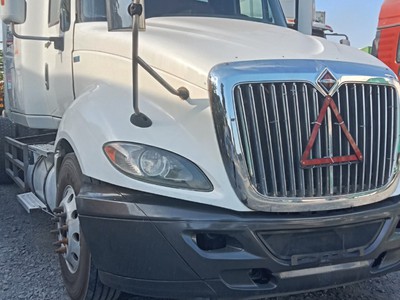 Cần thanh lý xe đầu kéo Maxforce 2012 máy 430 xe đẹp màu trắng 1 giường lớn vỏ lốp đẹp giá tốt 1