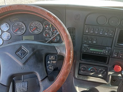 Cần thanh lý xe đầu kéo Maxforce 2012 máy 430 xe đẹp màu trắng 1 giường lớn vỏ lốp đẹp giá tốt 3