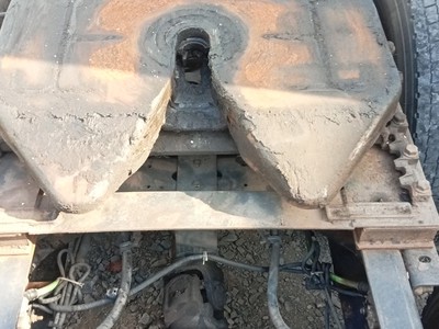 Cần thanh lý xe đầu kéo Maxforce 2012 máy 430 xe đẹp màu trắng 1 giường lớn vỏ lốp đẹp giá tốt 4