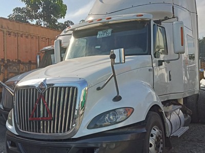 Cần thanh lý xe đầu kéo Maxforce 2012 máy 430 xe đẹp màu trắng 1 giường lớn vỏ lốp đẹp giá tốt 2