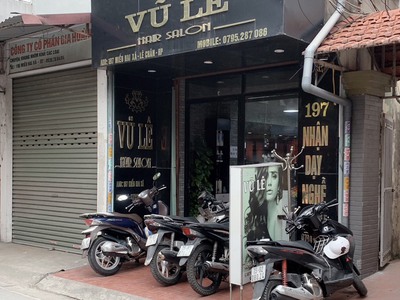 Salon còn thừa một phòng bên trong diện tích 40m vuông muốn cho thuê lại 0