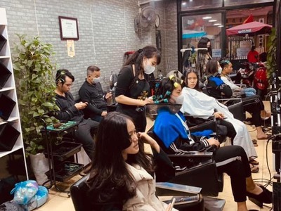 Salon còn thừa một phòng bên trong diện tích 40m vuông muốn cho thuê lại 1