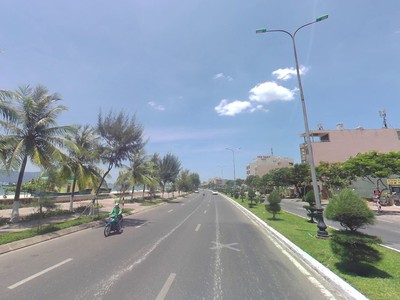 Bán Đất, Tặng Nhà 3 Tầng, Mặt Tiền Đường Nguyễn Tất Thành, View Biển, Gần KS Tuấn Sài Gòn, 2