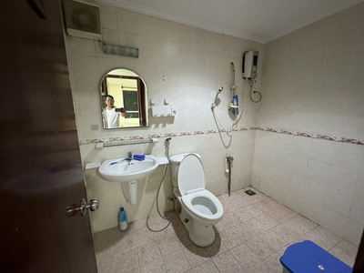 CHO THUÊ Chung cư Phúc Thịnh , 341 , Cao Đạt , Phường 1 , Quận 5:  72M2 - 2PN - 1WC, NTCB 3