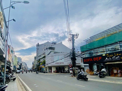 Cơ vội vàng tại góc mặt tiền Phan Đình Phùng, thành phố Đà Lạt 1