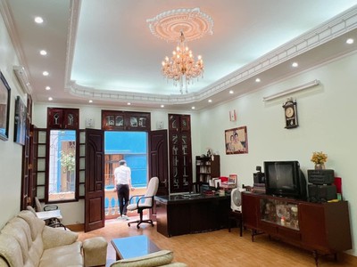 Phân lô gia thụy  - vị trí đắc địa - nhiều cơ quan hành chính - ô tô tránh - kinh doanh. 2