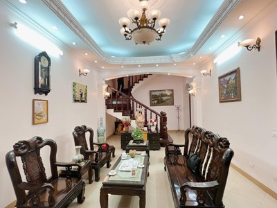 Phân lô gia thụy  - vị trí đắc địa - nhiều cơ quan hành chính - ô tô tránh - kinh doanh. 4