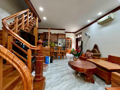 Cho Thuê Xe 7 Chỗ Giá Rẻ 710