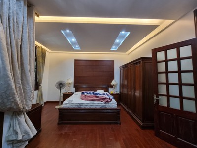 Bán bt cầu giấy, 150m, 4t, thang máy, lô góc, vỉa hè, oto, view vườn hoa, chỉ 32 tỷ 2