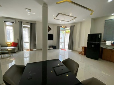 Cho Thuê Xe 7 Chỗ Giá Rẻ 664