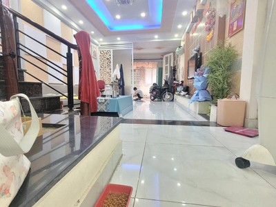 Cho Thuê Xe 7 Chỗ Giá Rẻ 811