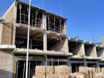 Bán căn shophouse 5m mặt tiền diện tích 100m2, xây dựng 330m2 4 tầng, đã cất nóc   sổ đỏ 2