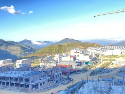 Bán căn shophouse 5m mặt tiền diện tích 100m2, xây dựng 330m2 4 tầng, đã cất nóc   sổ đỏ 3