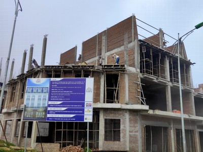 Bán căn shophouse 5m mặt tiền diện tích 100m2, xây dựng 330m2 4 tầng, đã cất nóc   sổ đỏ 0