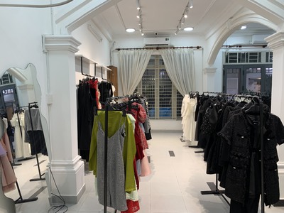 Quận phú nhuận   sang rẻ shop thời trang thiết kế cao cấp, hoặc pass lại toàn bộ áo 3