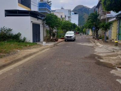 Bán dãy phòng trọ mặt tiền đường vũ hữu vĩnh hoà giá 3ty1 2