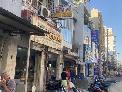 Quận 5-ngả 4 trần hưng đạo-trần bình trọng -50m ra mt-hẻm xe hơi thông-xíu 6tỷ 4