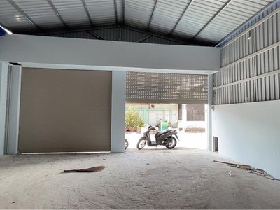 Bán  nhà xưởng  quận 12, gíap tân bình, gò vấp, hơn 260m2, ngang 8m, nở hậu hơn 12m,  ngay kcn tân 1