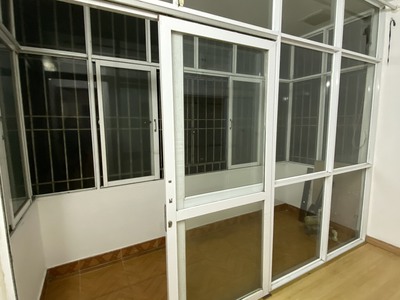 Cho hộ gia đình người đi làm thuê nhà tập thể tầng 3 Đại học KTQD mới sửa 2 ngủ, nóng lạnh điều hoà 3