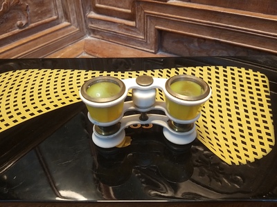 Bán ống nhòm xưa . 8