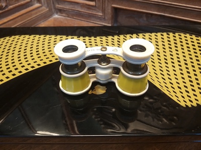 Bán ống nhòm xưa . 5