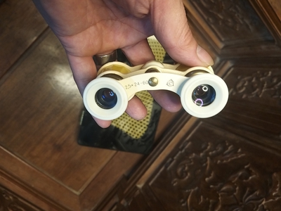 Bán ống nhòm xưa . 4