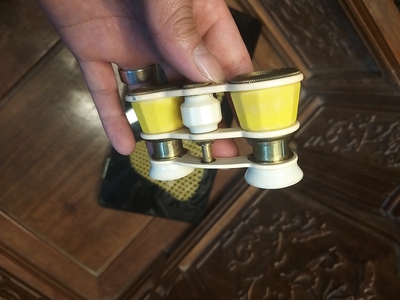 Bán ống nhòm xưa . 2