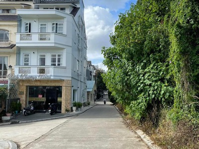 Bán khách sạn 2 mặt tiền khu gold valley đà lạt 0