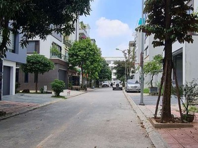 Đất vị trí đẹp việt hưng, long biên, kinh doanh tốt, oto tránh, vuông vức 40m, mặt 4m, 7 tỷ 5 2