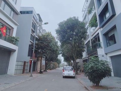 Đất vị trí đẹp việt hưng, long biên, kinh doanh tốt, oto tránh, vuông vức 40m, mặt 4m, 7 tỷ 5 1