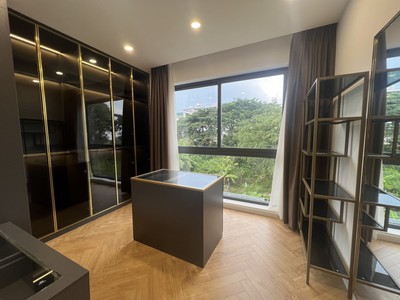 Nhà 3 tầng mặt tiền đường 8m, chính chủ bán giá 6 tỷ 500 triệu, có thang máy đầy đủ nội thất 0