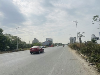 Duy Nhất 1 Lô 708m2 Mặt Đường Máng Nước, MT 25m2 Full Thổ Cư, Giá 40 tỷ. 0