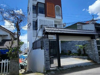 Bán khách sạn 2 mặt tiền đường nhựa phường 4 đà lạt 0