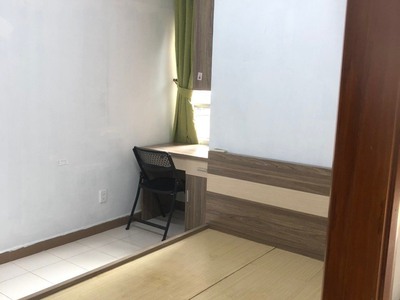 Cho thuê căn hộ chung cư Phúc Thịnh - 341 Cao Đạt, P1, Q.5: -	Tầng thấp, 70m2, 2 PN, 1 WC, có bancon 2