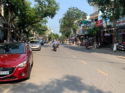 Rớt 2 tỷ  bán nhà 3 tầng mt huỳnh ngọc huệ cạnh hà huy tập - thanh khê. nhà đẹp 100m2. giá chỉ 7 tỷ 3