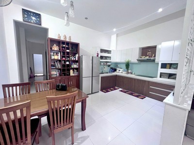 Trung tâm hòa cường  gần tiểu la - hải châu - đà nẵng nhà 3 tầng mặt tiền đường 7.5m giá chỉ nhỉnh 0