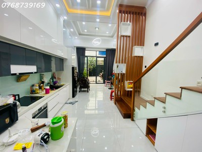 Mạt tiền  tú xương khu vip hiệp phú q9 - 3 tần btct - đường 12m có vĩa hè chỉ 12 tỷ 2