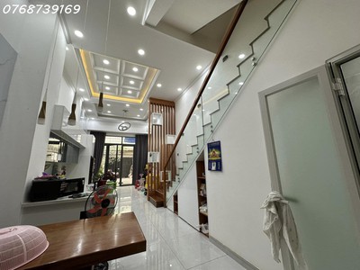 Mạt tiền  tú xương khu vip hiệp phú q9 - 3 tần btct - đường 12m có vĩa hè chỉ 12 tỷ 1