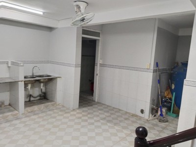 Nhà 8 triệu 3 phòng ngủ trục chính hẻm trần hưng đạo 1
