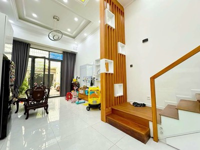 Nhà mặt tiền 126m2, 3 tầng, 4 phòng ngủ, đường tú xương, quận 9. 0