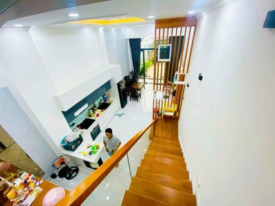 Nhà mặt tiền 126m2, 3 tầng, 4 phòng ngủ, đường tú xương, quận 9. 1