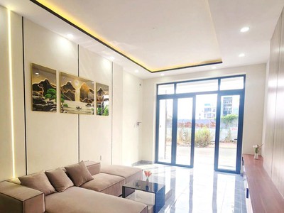 Bán nhà mới xây dựng dĩ an - bình dương 72m   4m x 18m   x 5 tầng 6.5 tỷ còn tl 2