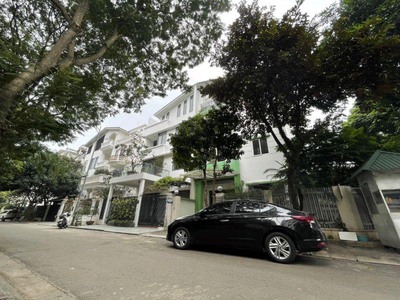 Giảm 3 tỷ , rẻ nhất khu đô thị việt hưng, đăng cấp thượng lưu, view vườn hoa, dt 200m2 - mt 10m - 3